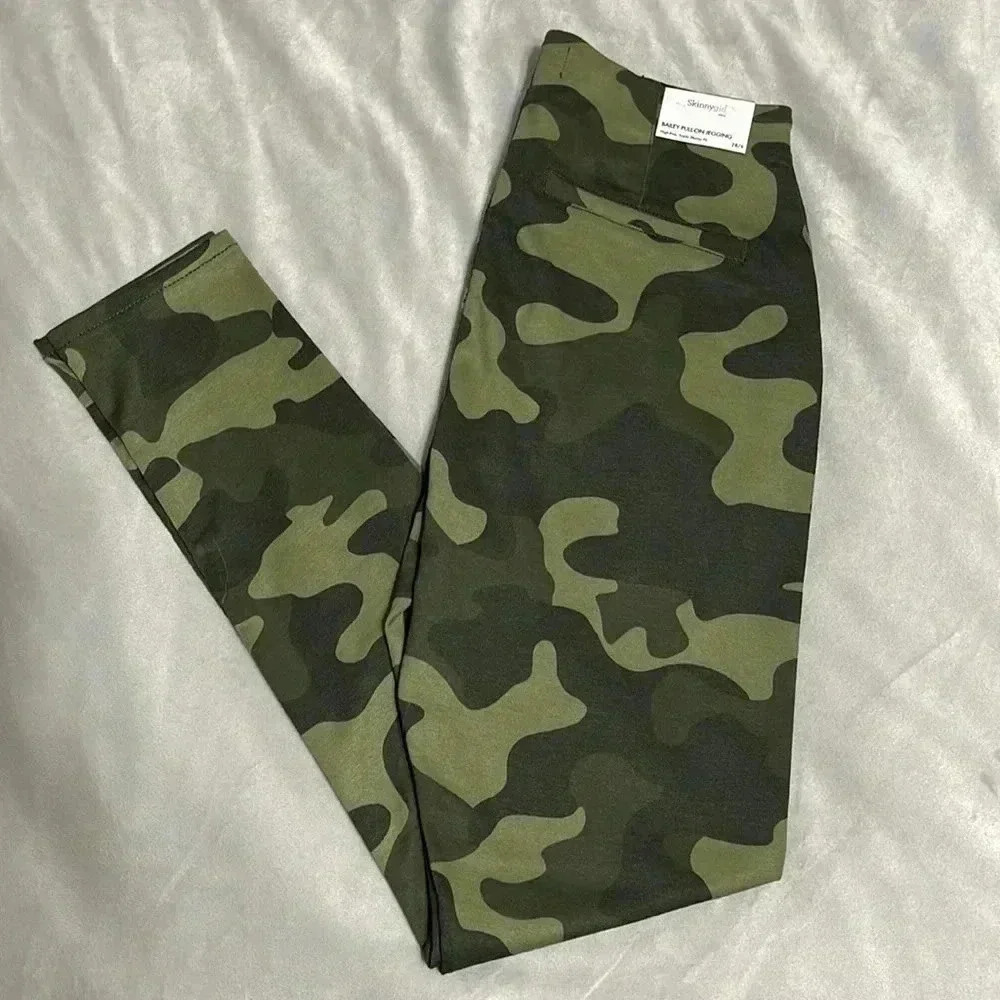 2/20 NWTs Skinny Girl Camo Jegging